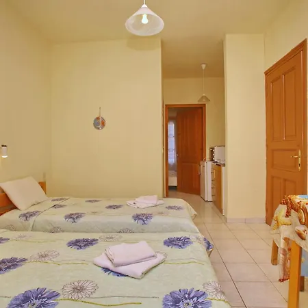 O Ampelonas Tou Kyr Giorgou Скопелос