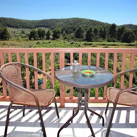 O Ampelonas Tou Kyr Giorgou Skopelos