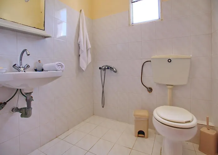 O Ampelonas Tou Kyr Giorgou スコペロス